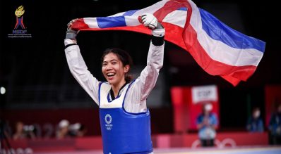 “น้องเทนนิส” คว้าเหรียญทองโอลิมปิก 2020 สร้างประวัติศาสตร์ให้วงการเทควันโดไทย ทำเอาคนไทยปลื้มใจกันยกใหญ่ หลัง “น้องเทนนิส” นักเทควันโดทีมชาติไทย คว้าเหรียญทองประวัติศาสตร์ในโอลิมปิก โตเกียว เกมส์ 2020 ซึ่งดวลกับสาวน้อยวัย 17 ปี ชาวสเปน เกมสูสีสู้กันอย่างดุเดือดลุ้นระทึกเฉือนชนะแบบหวุดหวิด
