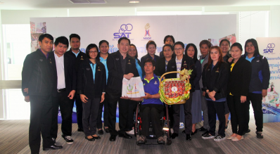 ทีมงานกองทุนมอบกระเช้าสุขภาพให้กำลังใจ ร.อ.สมพงษ์ คูทวีทรัพย์ อดีตนักกีฬาจักรยานทีมชาติไทย