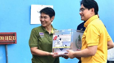 กองทุนกีฬา มอบเงินเพื่อสมทบทุนช่วยเหลือ น.ส. กรนิภา พรหมทองแก้ว ผู้ช่วยปฏิบัติงาน ฯ สำนักผู้ว่าการ ซึ่งป่วยเส้นเลือดในสมองแตก