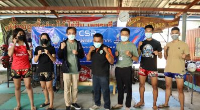 รองผู้จัดการกองทุน เยี่ยมชมและมอบอุปกรณ์กีฬามวยให้กับค่ายมวยที่ขาดแคลน