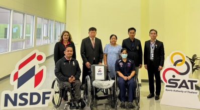 กองทุนพัฒนาการกีฬาแห่งชาติ การกีฬาแห่งประเทศไทย มอบรถเข็นวีลแชร์ และเบาะนั่งลมชนิดพิเศษ ให้แก่ นางสาวณัฏฐธิดา สุชาติพงศ์ อดีตนักกีฬายกน้ำหนักของจังหวัดนครศรีธรรมราช