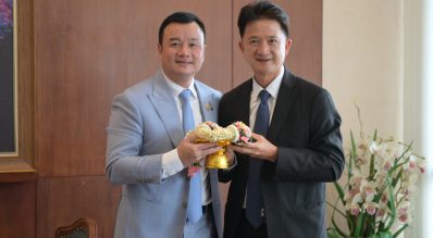 นาย สรวงศ์ เทียนทอง รัฐมนตรีว่าการกระทรวงท่องเที่ยวและกีฬา ในฐานะรองประธานคณะกรรมการบริหารกองทุน ได้เปิดโอกาสให้นายทนุเกียรติ จันทร์ชุม ได้เข้าคาระวะ