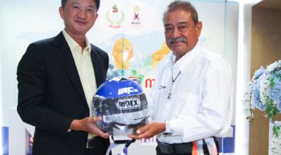 นายกสมาคมกีฬาแข่งรถจักรยานยนต์ฯ (MSAT) มอบหมวกกันน็อก กองทุนฯ นำไปต่อยอดในการดำเนินกิจกรรม CSR ส่งมอบให้กับผู้ที่ยังขาดแคลน