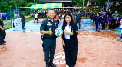 กองทุนพัฒนาการกีฬาแห่งชาติ(NSDF) การกีฬาแห่งประเทศไทย ส่งมอบสนามกีฬา พร้อมไฟส่องสว่าง อุปกรณ์กีฬา อุปกรณ์การแพทย์  ในโครงการ “โรงเรียนแห่งความรู้ สุขศาลาแห่งความหวัง” ที่โรงเรียนตำรวจตระเวนชายแดนบ้านป่าหมาก อ.สามร้อยยอด จ.ประจวบคีรีขันธ์